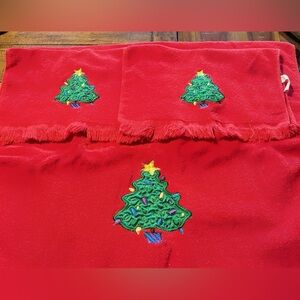 Festive Red Christmas Tree Bath and Finger Tip Towels